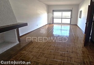 T2+1 com lugar de garagem e arrumos.