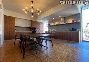 T3 Duplex Remodelado, Com 2 Lugares De Garagem...