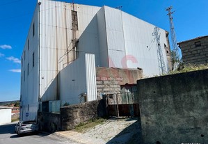 Armazém Com Licença Para Indústria Em Gondar, Guimarães, Braga, Guimarães