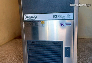 Máquina de gelo Brema modelo CB 249A HC como nova