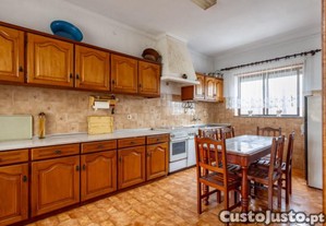 Moradia Com Dois Apartamentos T3 Com Utilização...