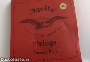 Aquila Thunder Reds (cordas para baixo ukelele)