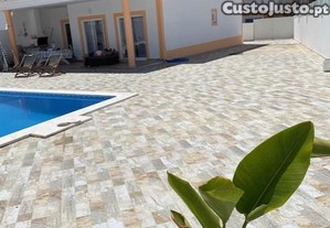 moradia c/piscina privada  Armaçao pera/Algarve/ 400metros distancia praia