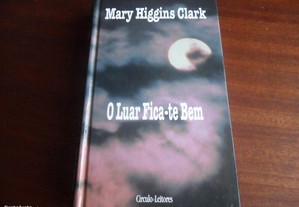 "O Luar Fica-te Bem" de Mary Higgins Clark