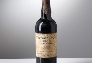 Garrafa de Vinho do Porto Vintage Borges 1963