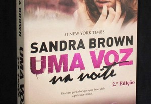 Livro Uma voz na noite Sandra Brown