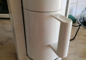 Máquina de chá e café muito prática com depósito chaleira térmica