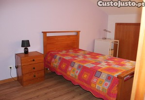 Viana do Castelo-Quarto  com WC privado para estudante masculino