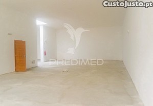 Loja para comrcio e servios com 360m2 perto da zona ribeirinha de portimo