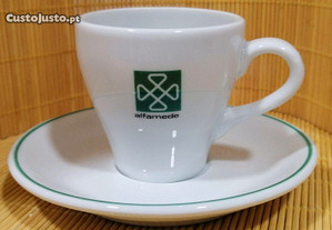 Bonita chávena de café com o nome do medicamento deflogix, em porcelana da fábrica Quinta Nova