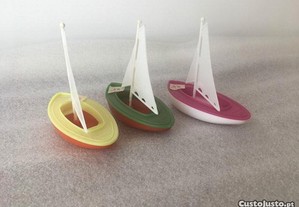 Brinquedo português de plástico duro/flexível (design anos 60) - barco à vela