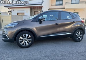 Renault Captur 0.9TCE FAMILIAR C/NOVO IMPECAVEL - 16