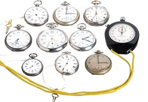 Nove relógios de bolso e um cronómetro