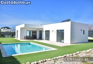 Luxo e Tranquilidade em Sagres: Uma Moradia Contempornea  espera de ser sua!