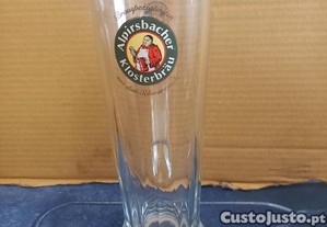 Caneca. Cerveja Alpirsbacher Klosterbräu
