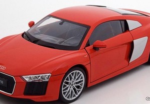 * Miniatura 1:24 Audi R8 V10 (2016)