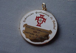 Medalha Federação Portuguesa de Futebol - Portugal / Inglaterra Sub/17 Santiago do Cacém 2001