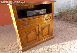 Movel clássico para televisão