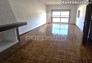 T2+1 com lugar de garagem e arrumos.