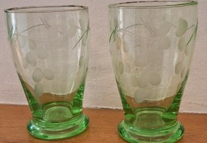 Copos em vidro verde lapidado