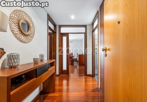 T2 C/ Lugar De Garagem E Varanda Em Rio Tinto