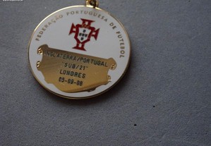 Medalha Federação Portuguesa de Futebol - Inglaterra / Portugal Sub/21 Londres 2008