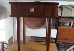 mesa de cabeceira vintage