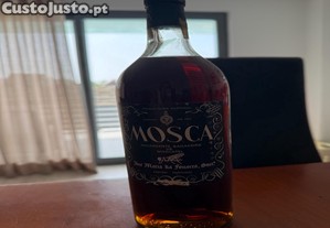 Aguardente Bagaceira Mosca Velha (garrafa alta e rolha em cortia) 1L