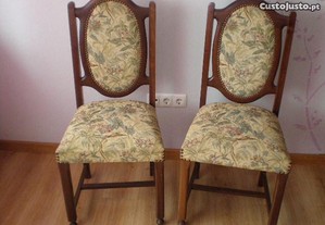 Duas cadeiras antigas tecido anos 70 como novas