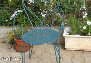 cadeiras de jardim em ferro