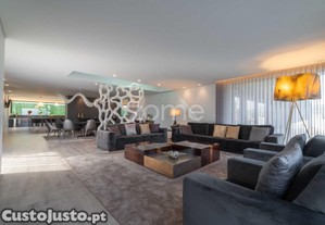 Moradia Individual T4 Com Piscina Interior De...