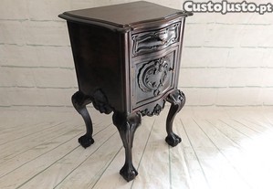 Mesa de apoio sculo XX estilo D. Joo V