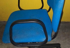 Cadeira escritório azul com braços