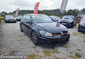 VW Golf GTI Performance - 16