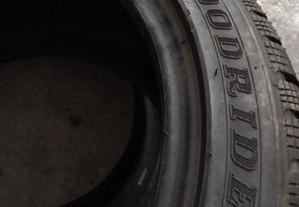 Dois pneus 205/45R17