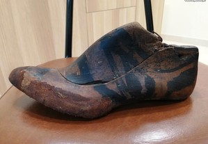 forma de sapato antiga em madeira