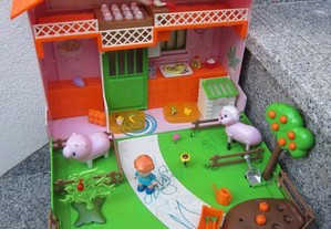 casa de bonecas com quinta de animais