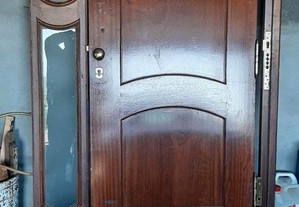 porta em madeira maciça