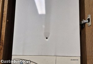 Caldeira Ariston e 7 radiadores aquecimento central