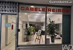 Loja / Estabelecimento Comercial em Mafamude e Vilar do Paraíso de 97,00 m²