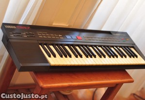 Teclado Yamaha PSR-7 (80's keyboard with lush FM!)