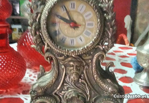 relógio de mesa em latão fundido - antigo - Estilo Luis XV