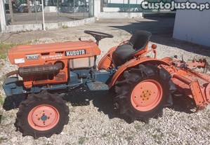 Trator Marca Kubota B7001