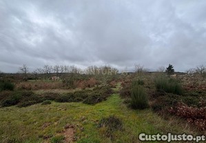 Terreno Urbano  em Maos   Nogueira da Montanha (450 m)