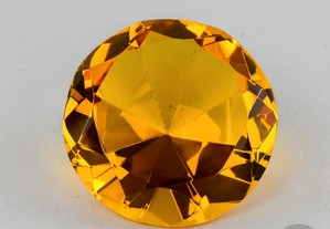 Pisa-papéis em cristal Rosenthal, em forma de diamante, Cor Âmbar, 8,2 cm