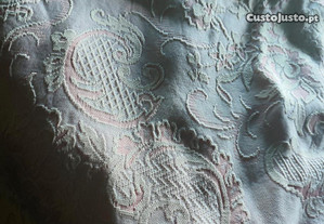 Colcha em algodão brocado (relevo) cor de rosa para cama de casal