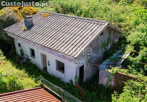 Moradia Térrea E Terreno Para Construção Com...