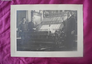 Foto antiga da máquina de Impressão da Imprensa Nacional. 1936