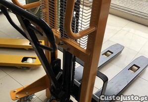 Steicker manual capacidade 1,8 mts e 1500 kg