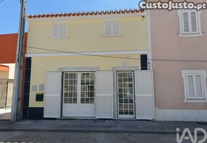 Casa T3 em Atouguia da Baleia de 104,00 m²